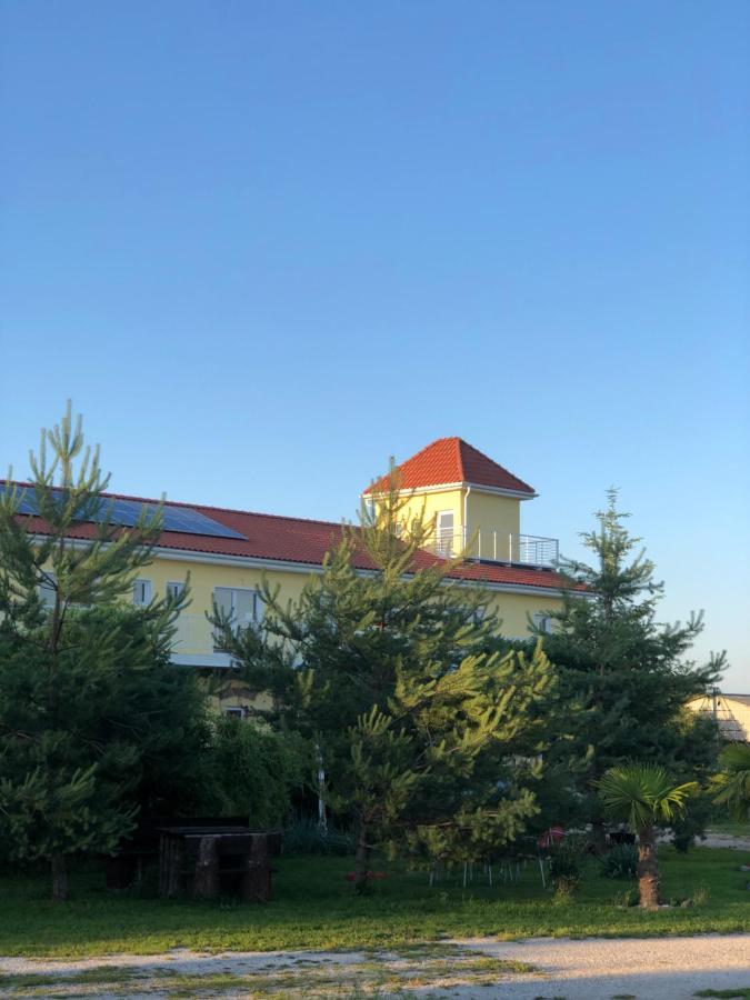 Holiday Centrum Žatec Esterno foto