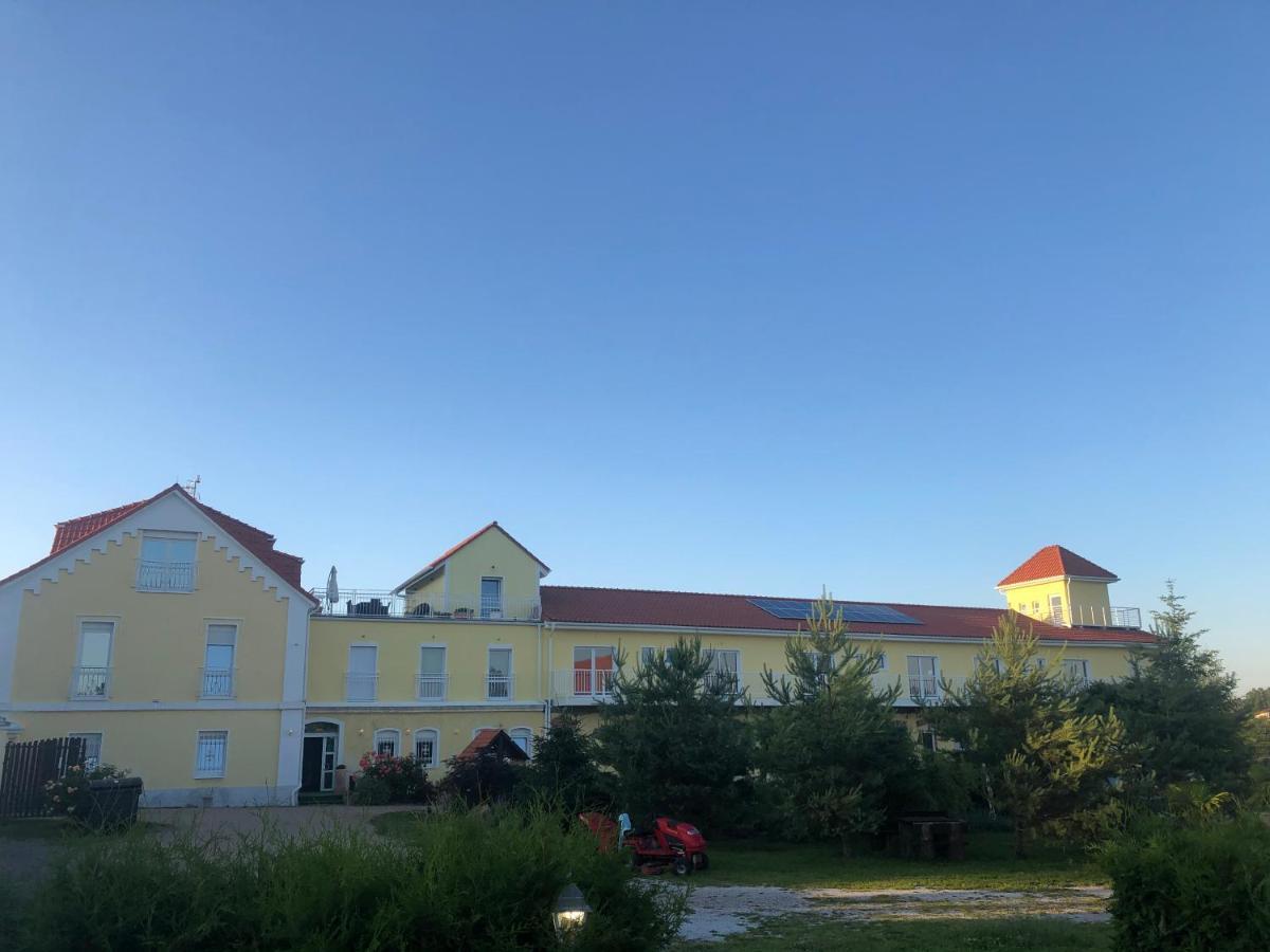Holiday Centrum Žatec Esterno foto