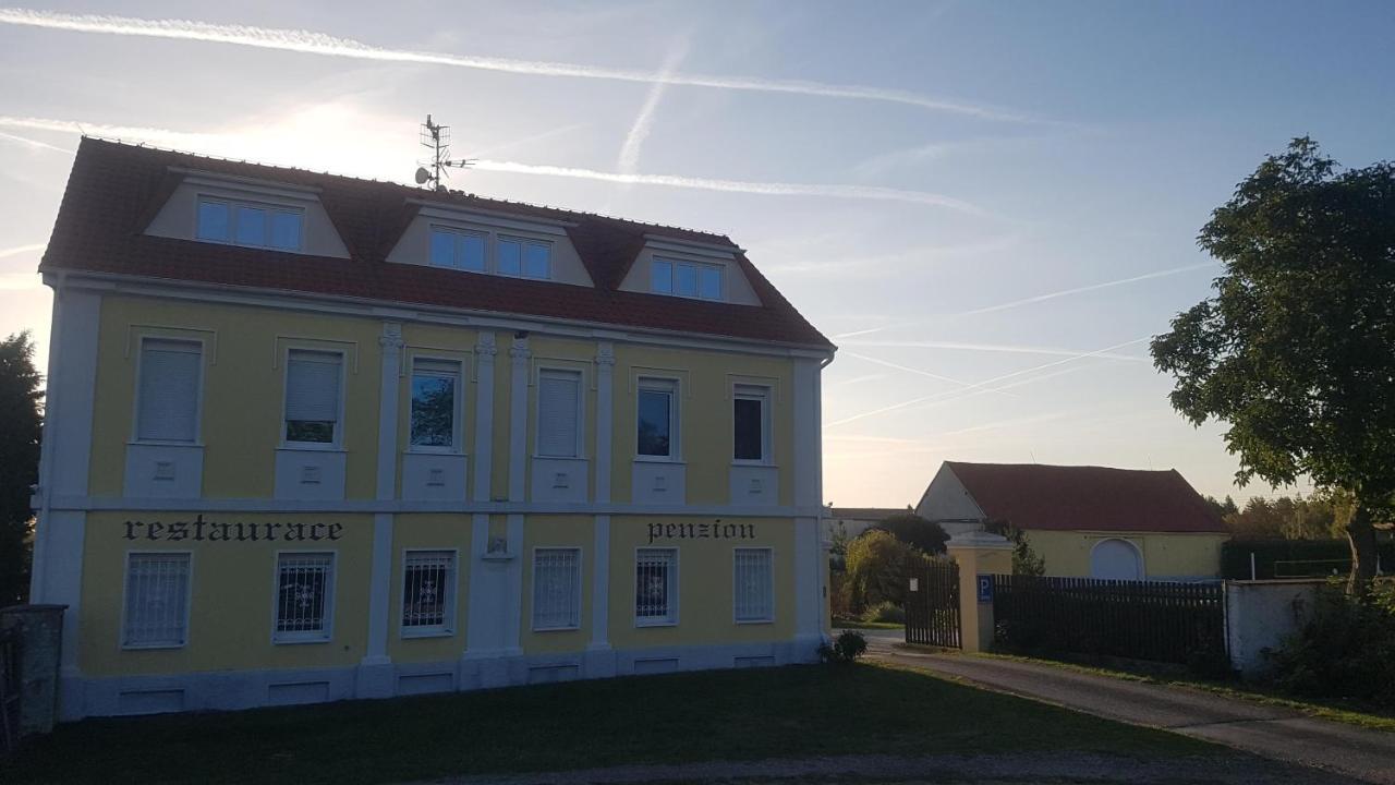 Holiday Centrum Žatec Esterno foto